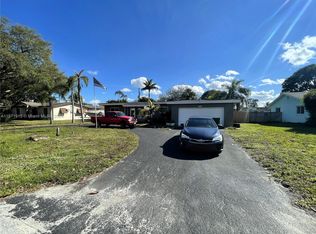 6930 SW 13th St, Pembroke Pines, FL 33023