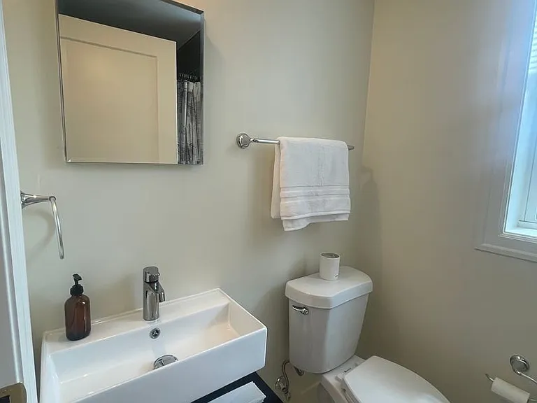 Sterling Apartments — Photo 13
