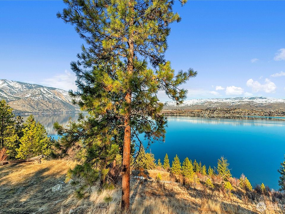 Beatiful Views of Lake Chelan from this residential property.>