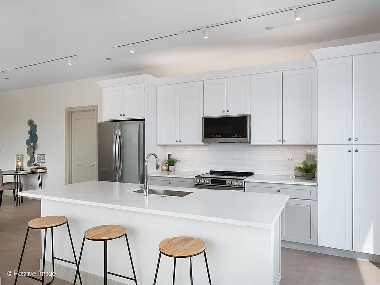 3202 N Racine Ave #204 — Photo 10