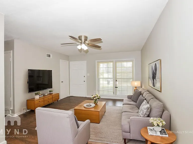 2154 Ashland Dr — Photo 2