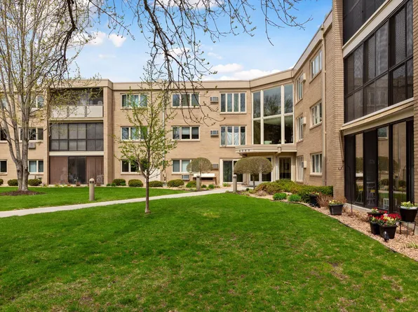 4360 Brookside Ct APT 319, Edina, MN 55436