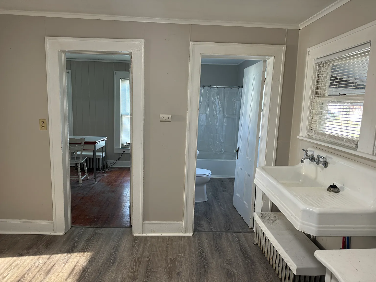 1 bed, 700 sqft, $1,000 — Photo 3