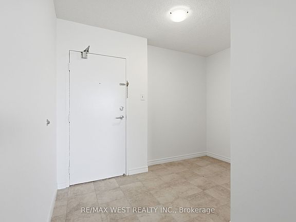 3rd image of 1275 Markham Rd #401