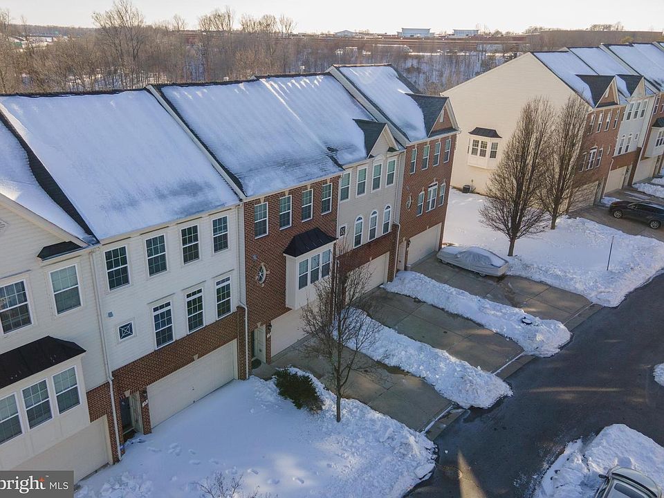 1st image of 30 Hunting Creek Ln