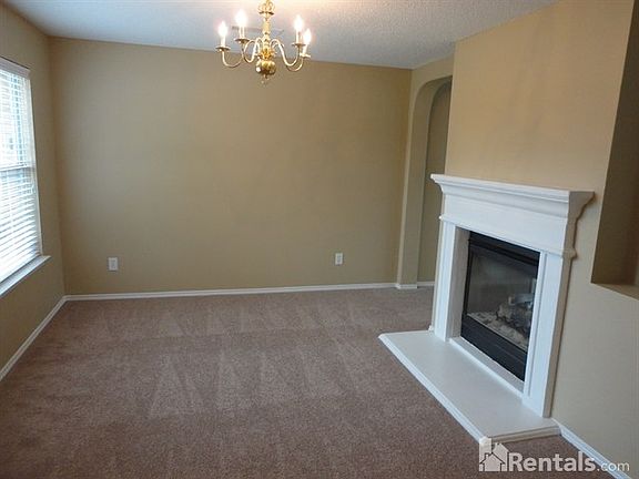 3rd image of 620 Arbor Dr