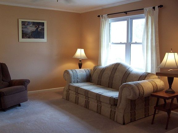 LIVING ROOM WITH DOUBLE WINDOW