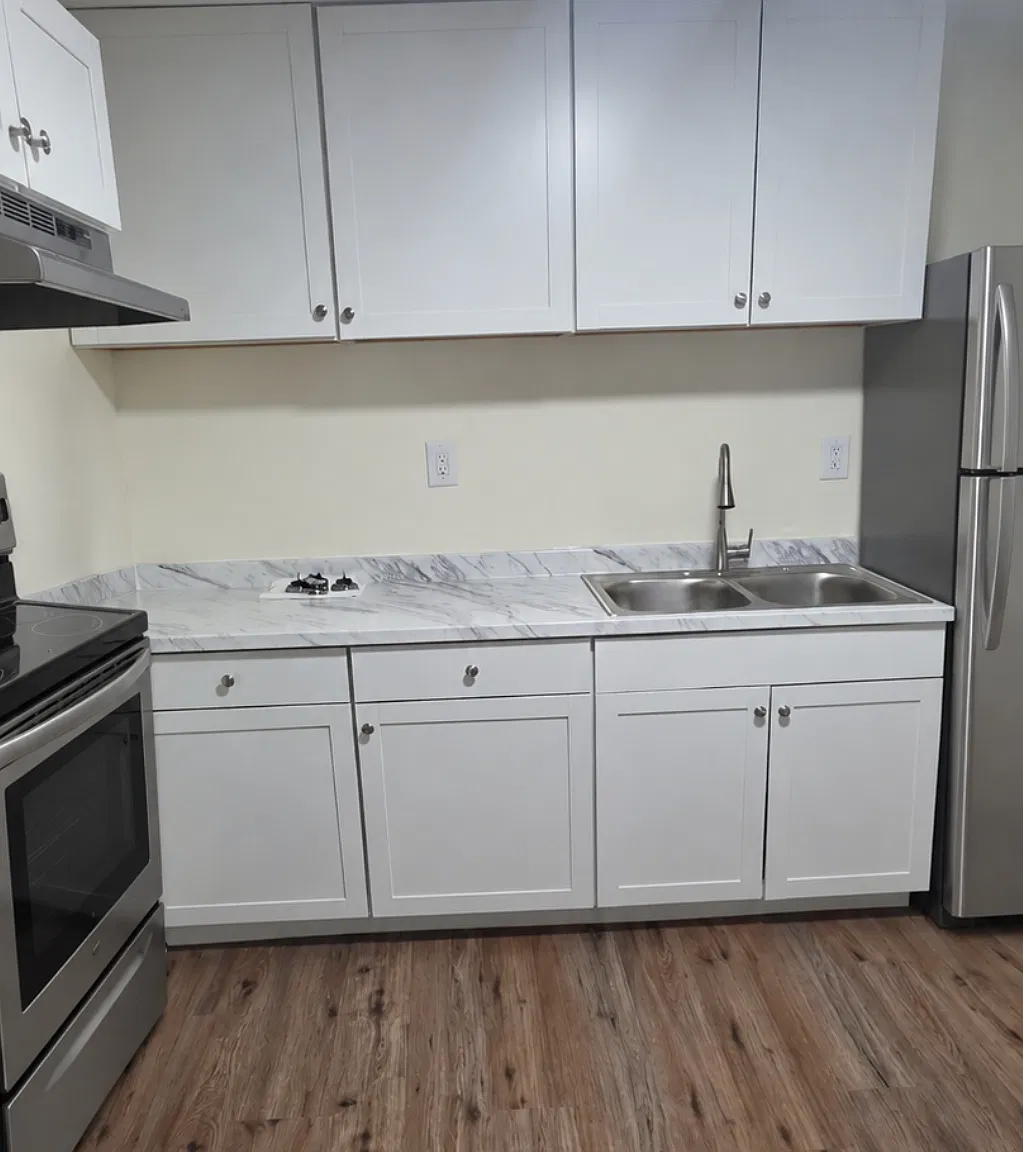 660 Lilly Ave — Photo 4