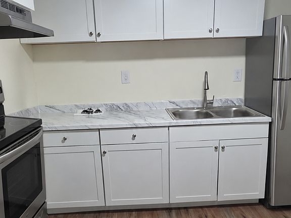 4th image of 660 Lilly Ave #A & B