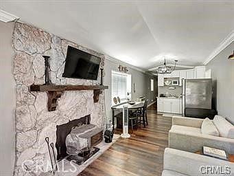 4th image of 708 W Country Club Blvd