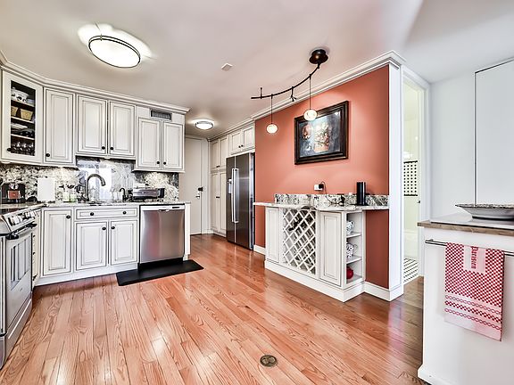 5th image of 2650 N Lakeview Ave #3108-06