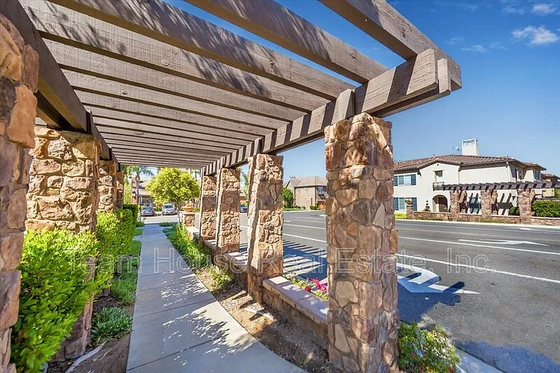 2 bed, 2.0 bath, 1121 sqft, $2,795 — Photo 2