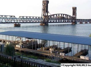 18 Harbor View Ct NE, Decatur, AL 35601