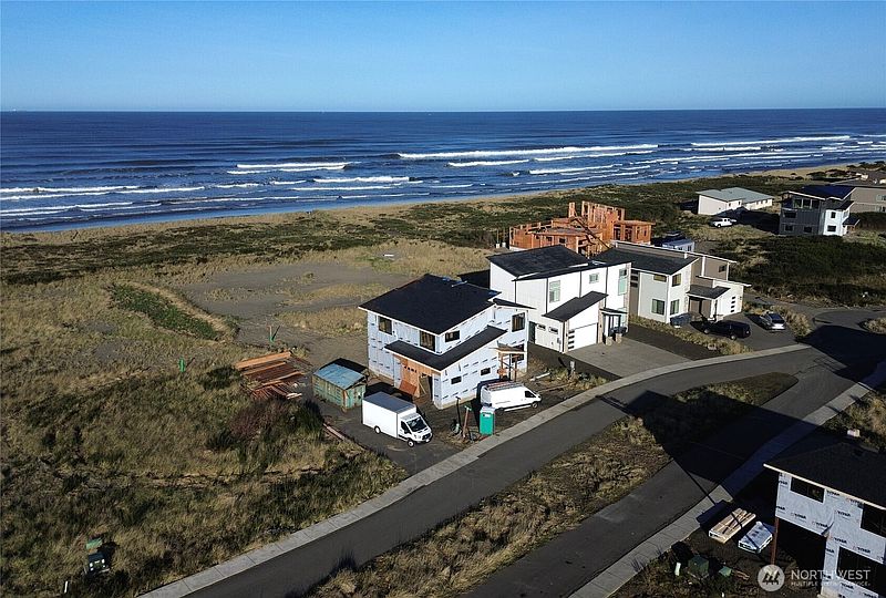 4th image of 1409 S Cohasset Crest