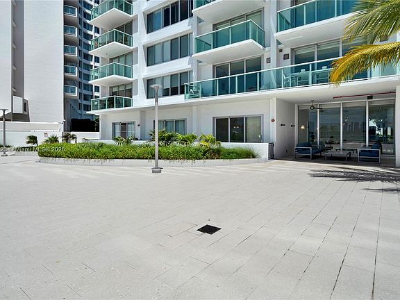 3rd image of 1000 West Ave #Bs101