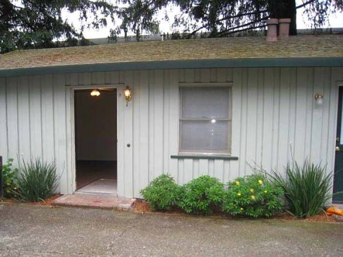 One Bedroom/One Level Apt