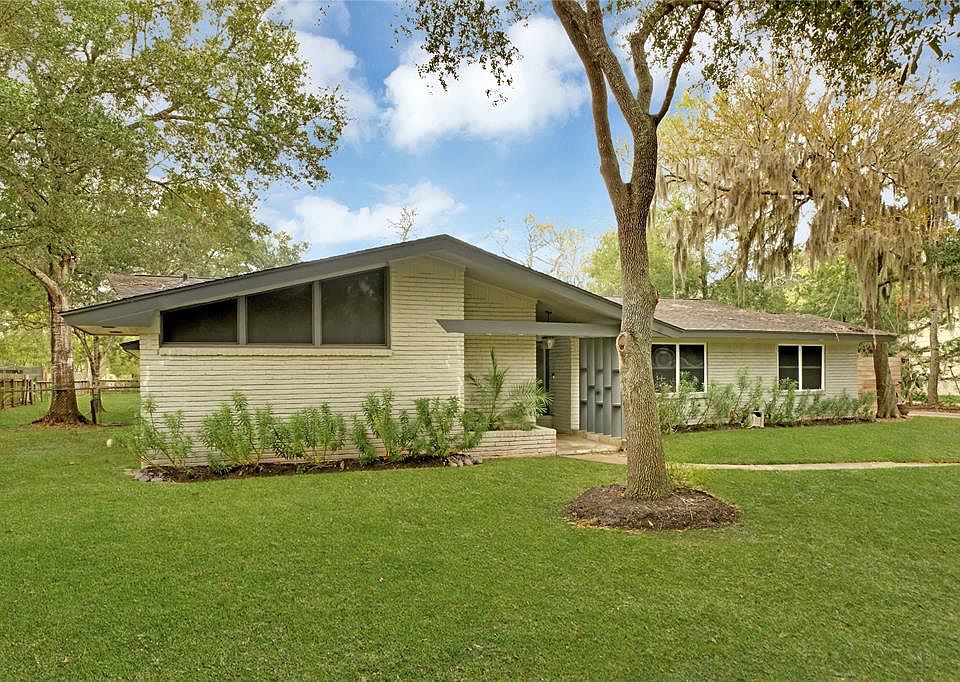 1st image of 214 W Bayou Dr