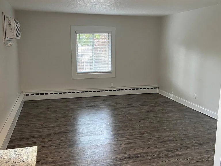 689 Lowry Ave NE #1A — Photo 17