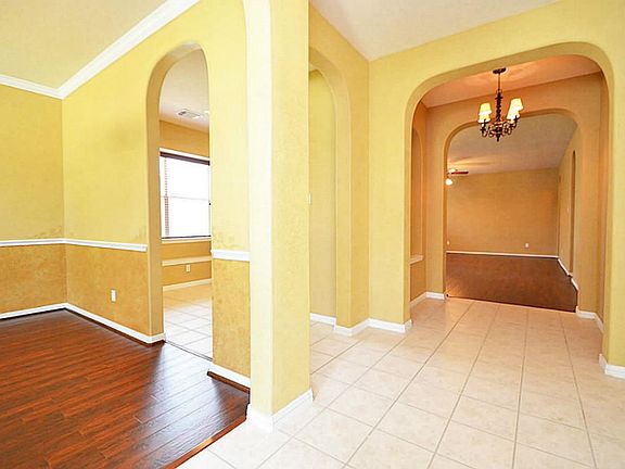 4th image of 412 Abbey Ln