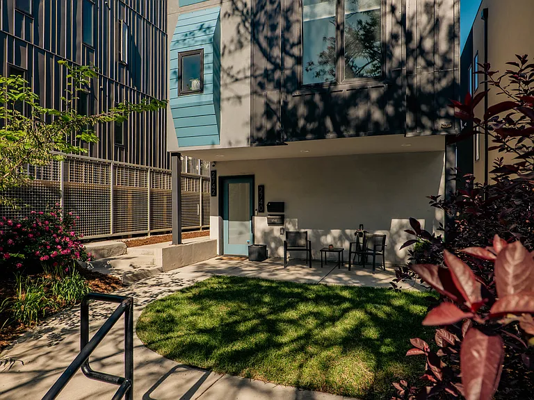 2740 N Clay St — Photo 25