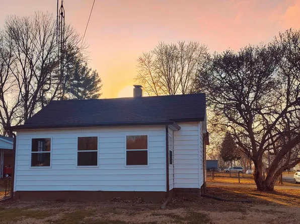 127 N 1st St, Divernon, IL 62530