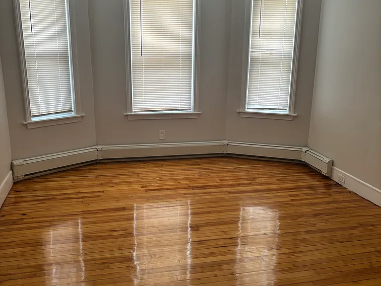 146-148 Oakside Ave #1 — Photo 4