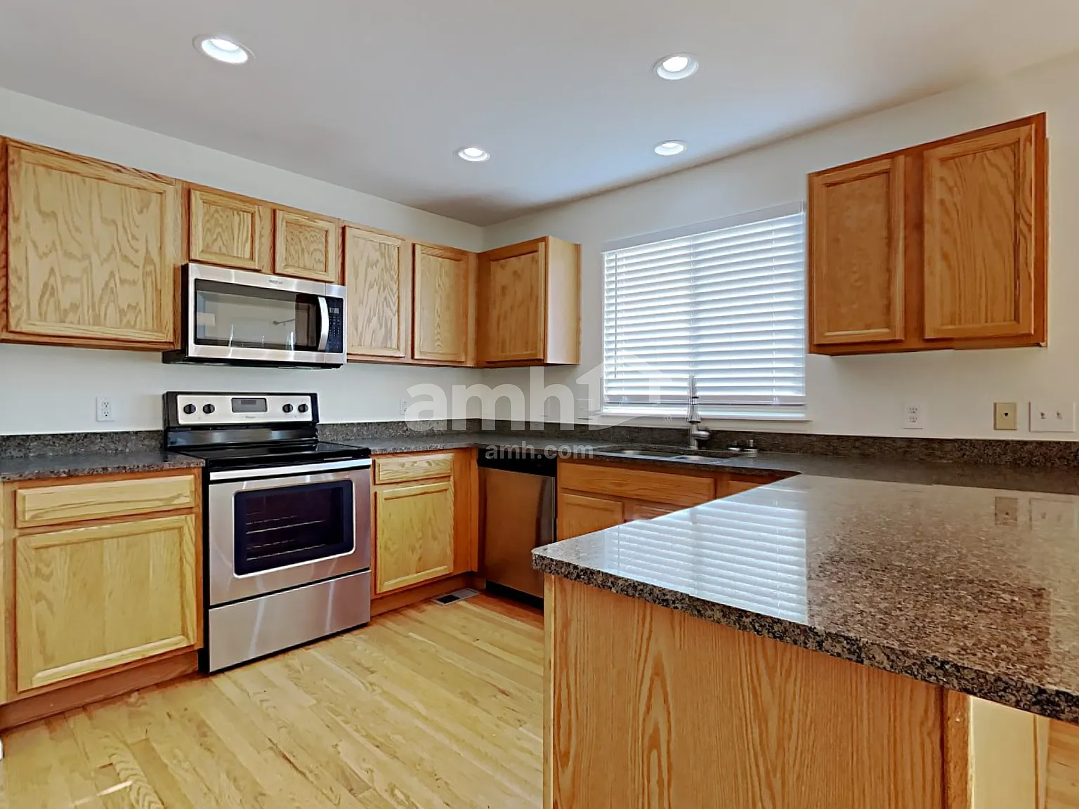 3 bed, 2.5 bath, 2172 sqft, $2,985 — Photo 3