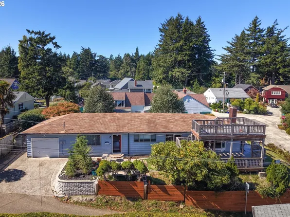 1391 Bayview St, North Bend, OR 97459