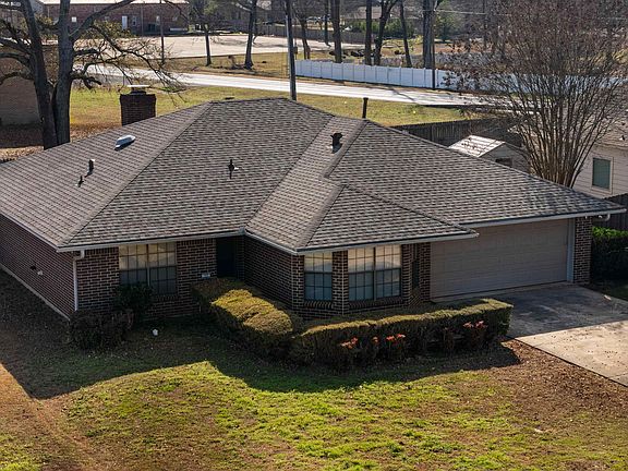 3rd image of 102 Ann Dr