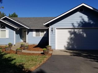 1355 Shady Ln, Grants Pass, OR 97527