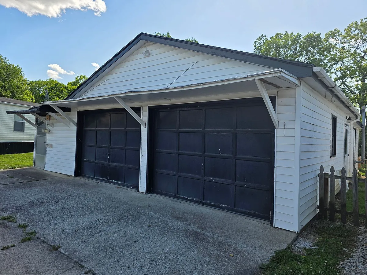 Building Photo - 400 Wexford Dr