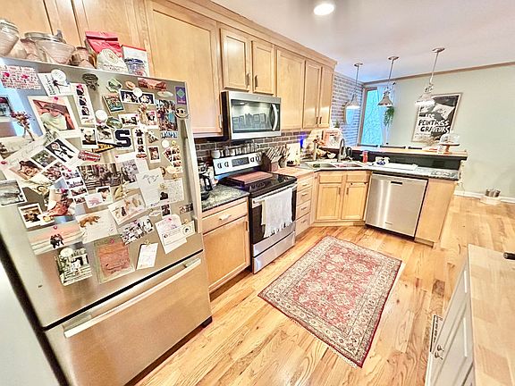 3rd image of 1015 W Huron St #7A