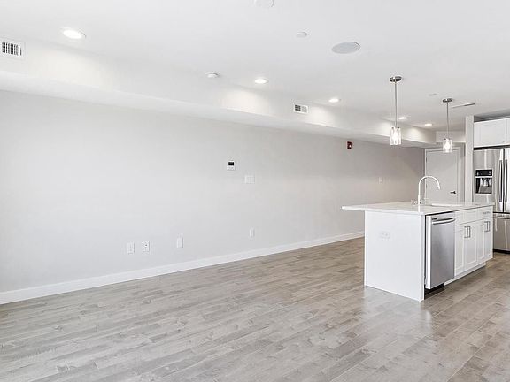 4th image of 1650 Point Breeze Ave Unit 3