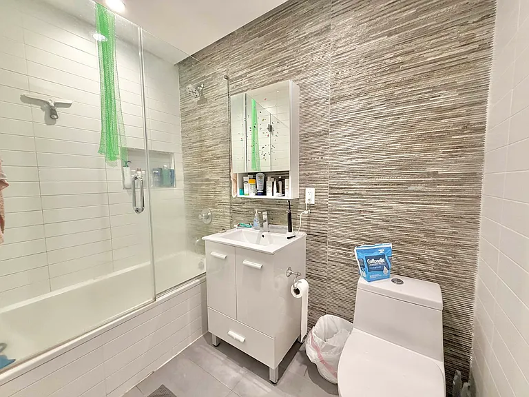 172 Suydam St #4R — Photo 6