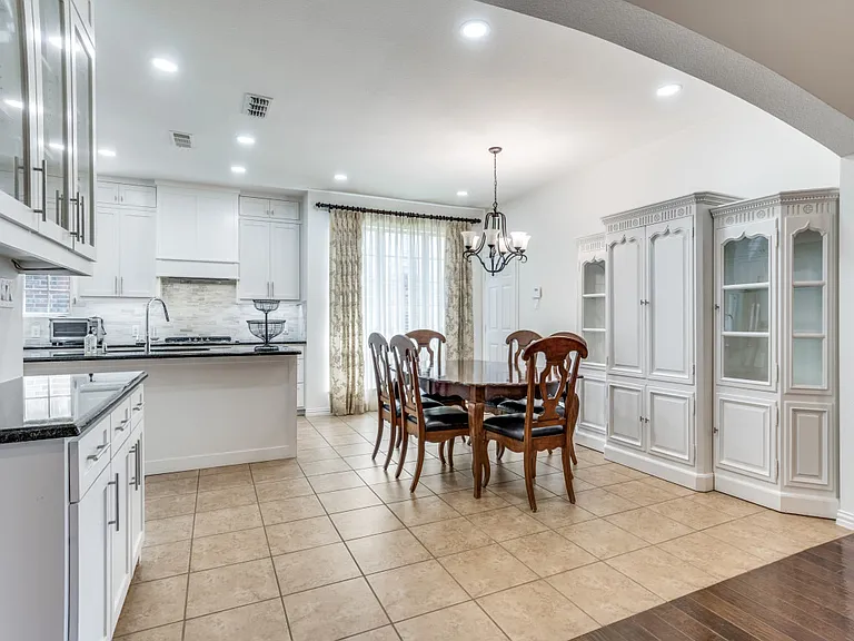 7110 Waterbury Dr — Photo 18