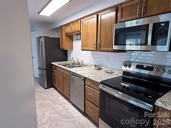 5th image of 1645 Arlyn Cir APT M