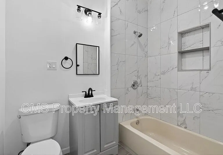 378 Grand St #1R — Photo 15