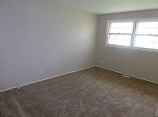 1115 Bradford Ln — Photo 3