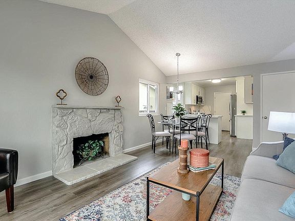 3rd image of 185 Tulip Blossom Ct