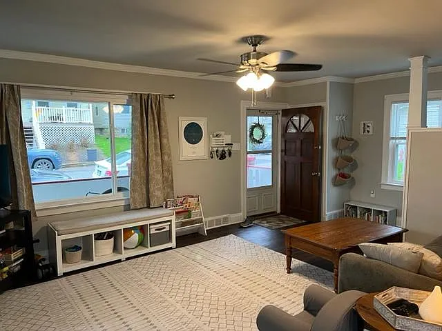 3 bed, 1296 sqft, $1,900 — Photo 3