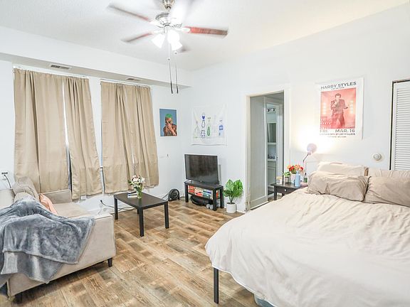 4th image of 3727 N Pine Grove Ave APT 103