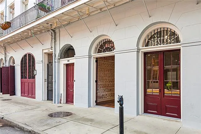 Building Photo - 710 Orleans St #C
