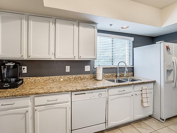 4th image of 3031 N Civic Center Plz Unit 330