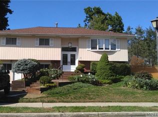 30 Raybor Rd, Commack, NY 11725