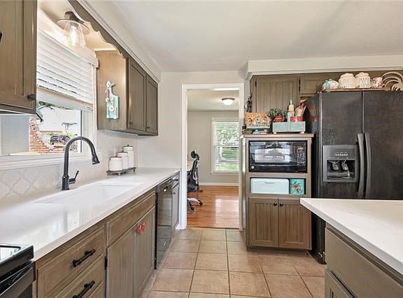 3rd image of 10619 W 99th St