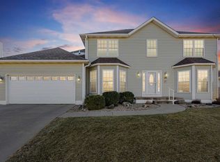 7013 Pleasant Ridge Dr SW, Cedar Rapids, IA 52404