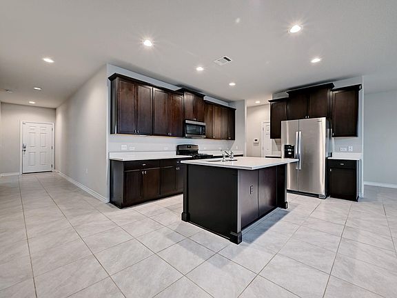 4th image of 11805 Saddle Rock Dr