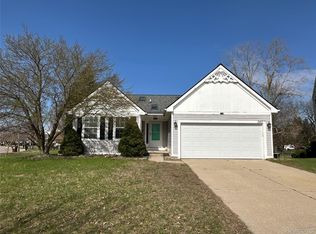 357 Victorian Ct, Belleville, MI