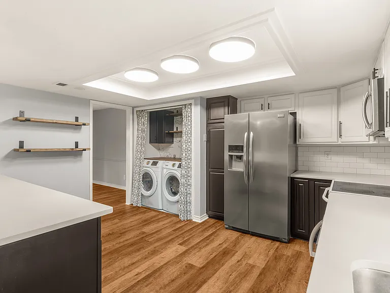 washer & dryer included!