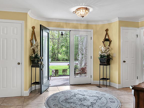 4th image of 10 Regent Dr